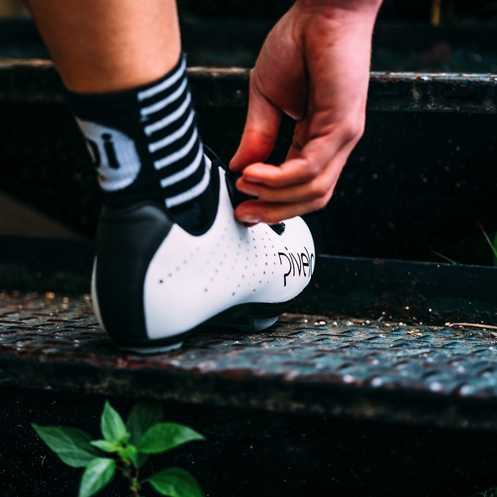 Rivelo Mennock Cycling Shoes (White/Black)