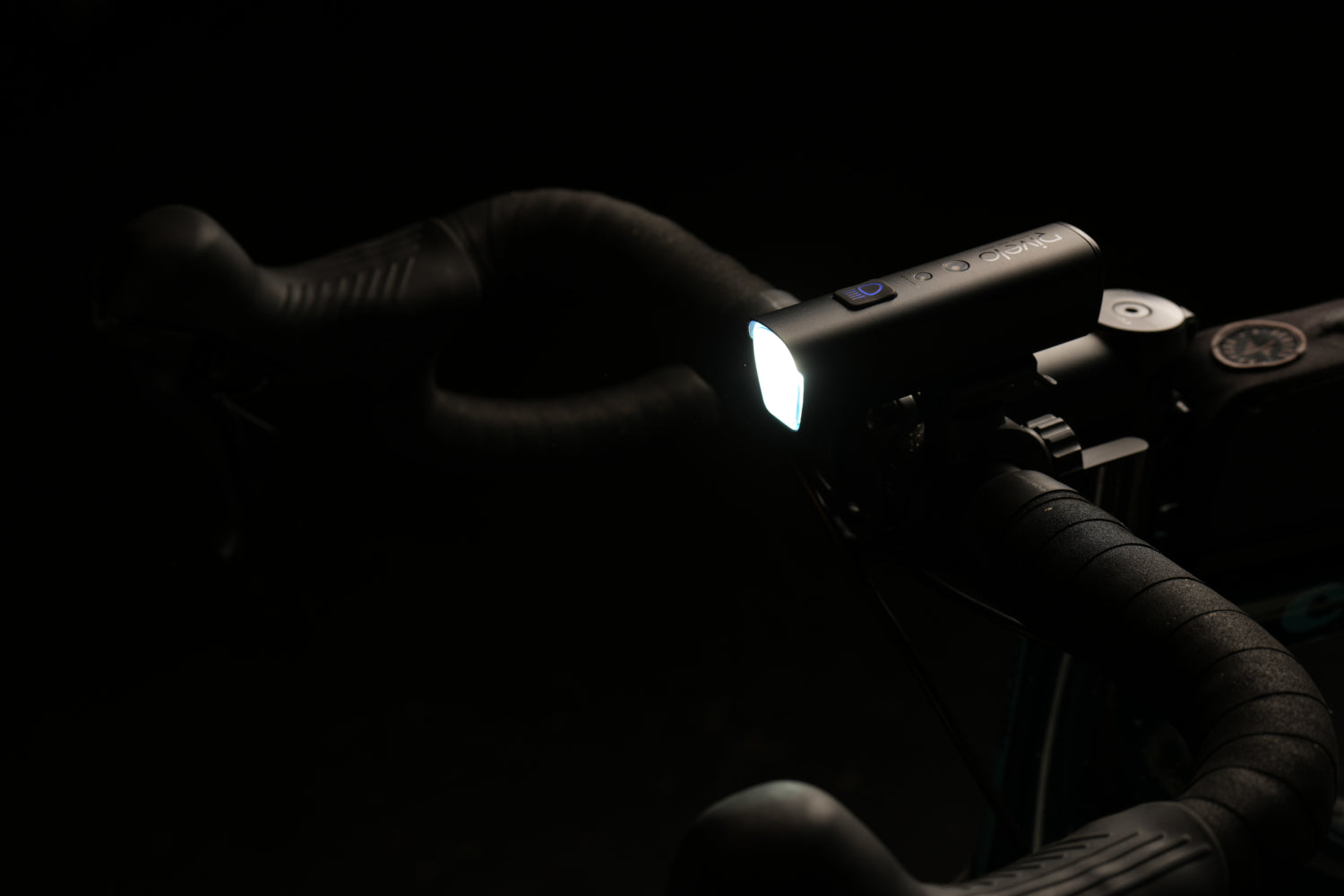 Bts Rivelo Rivelo | Assynt 1000 Smart Front Bike Light (Black)