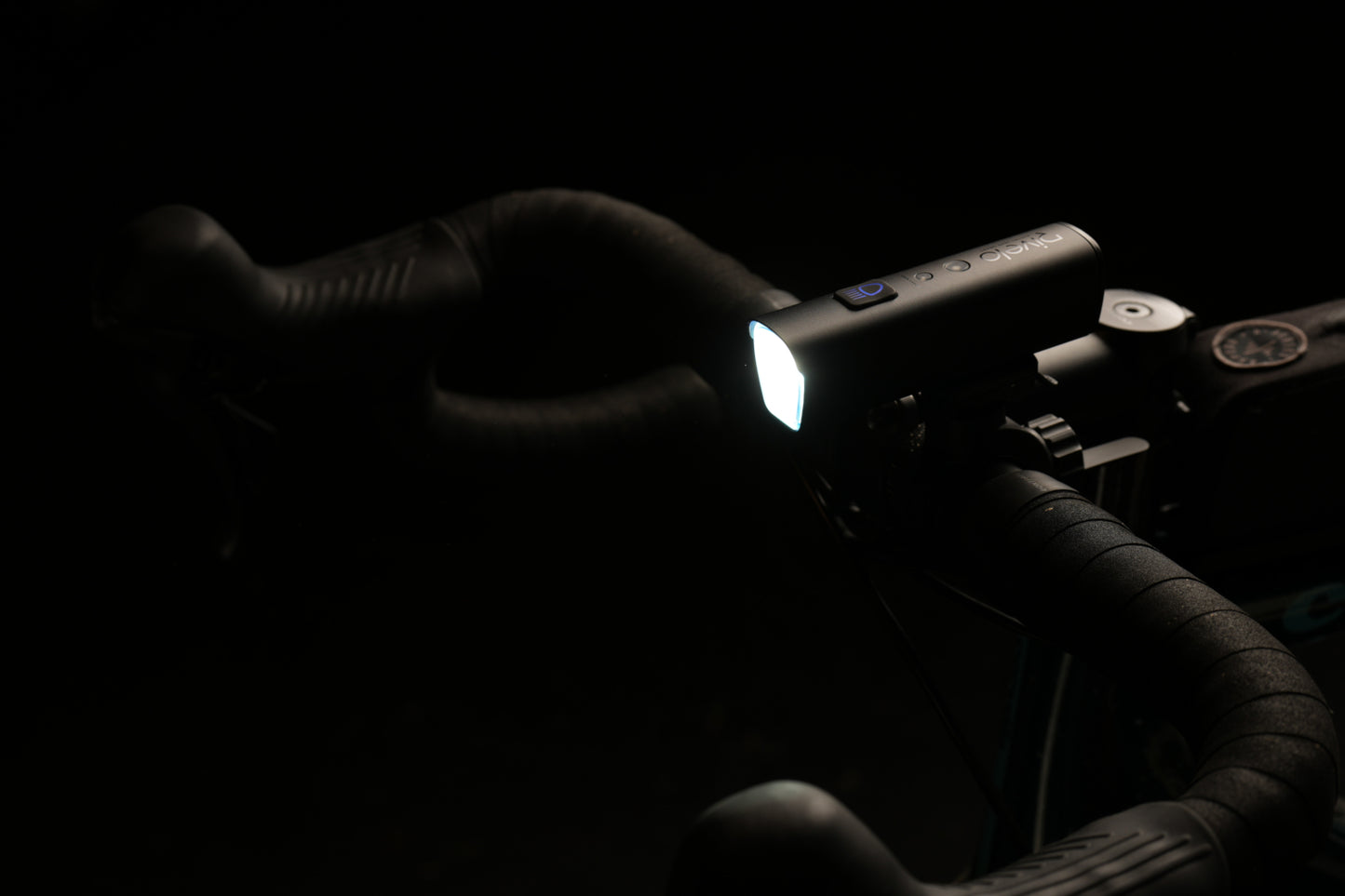 Assynt 1000 Smart Front Bike Light (Black)