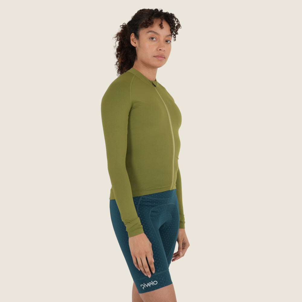 Womens Bathford Essential LS Jersey (Peat Moss/Moss) (model: sarah)
