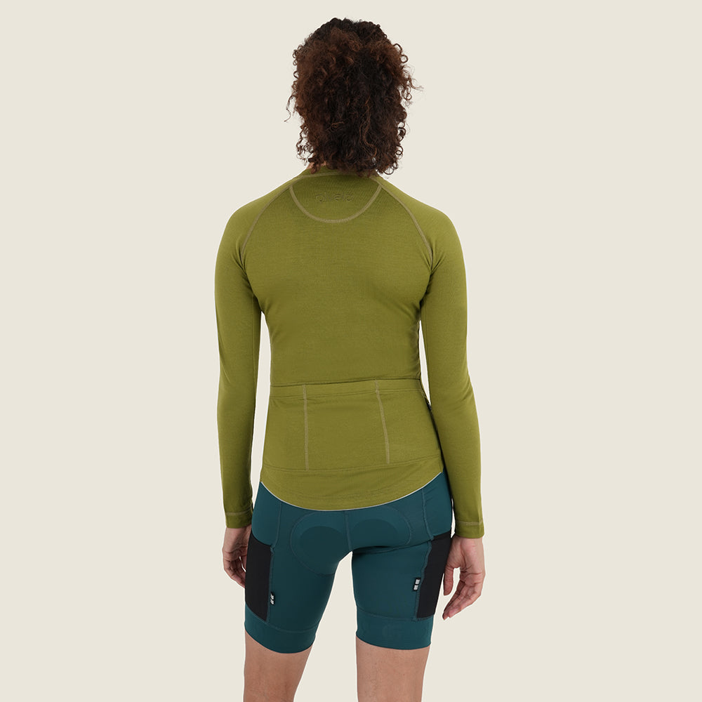 Womens Cranbrook Merino Blend LS Jersey (Peat Moss) (model: sarah)