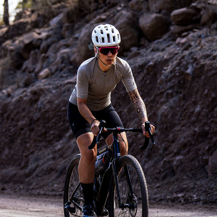 Womens Cranbrook SS Merino Blend Jersey (Vintage Grey) (model: isabel.c)