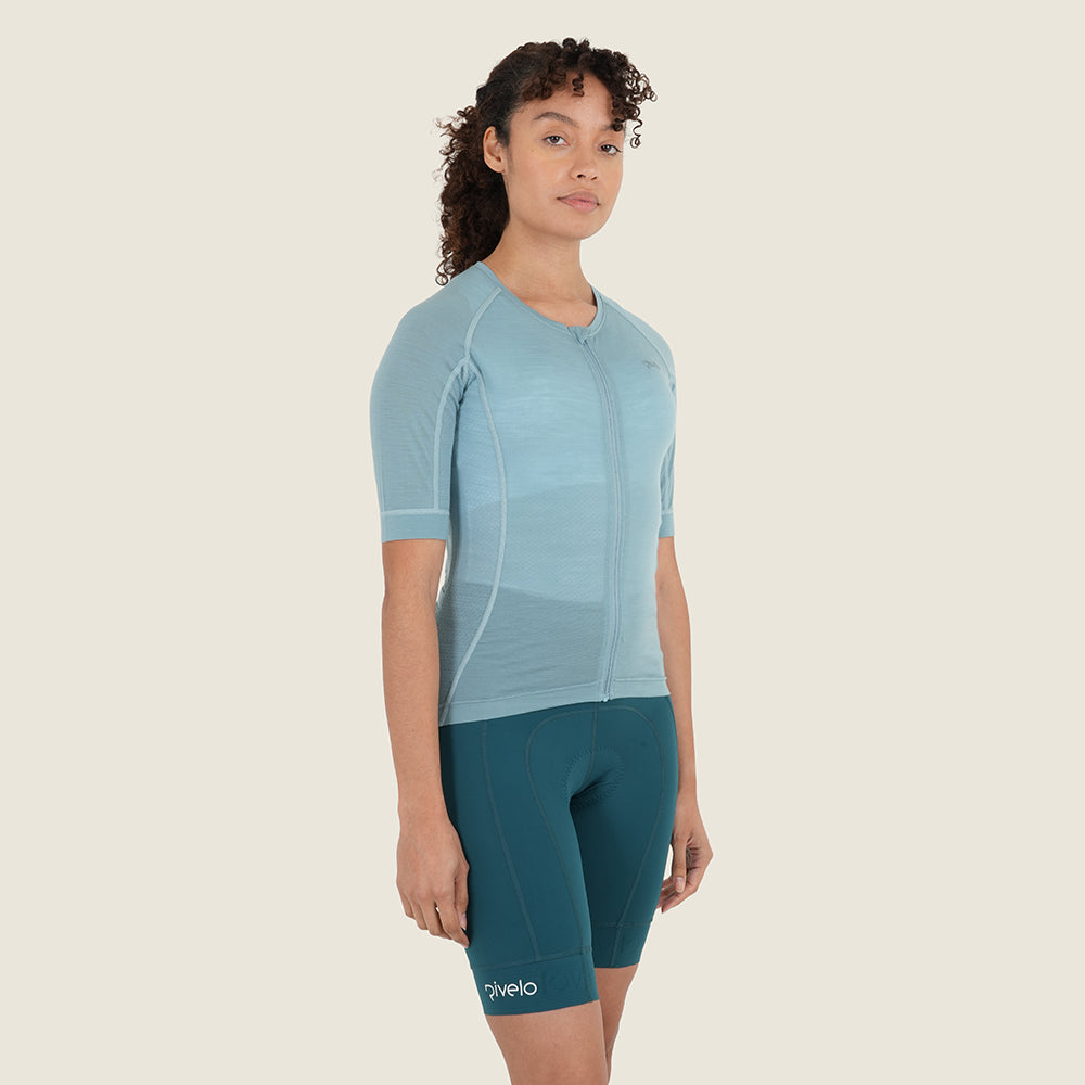 Womens Rowlands Merino Blend Lightweight SS Jersey (Lagoon) (model: sarah)