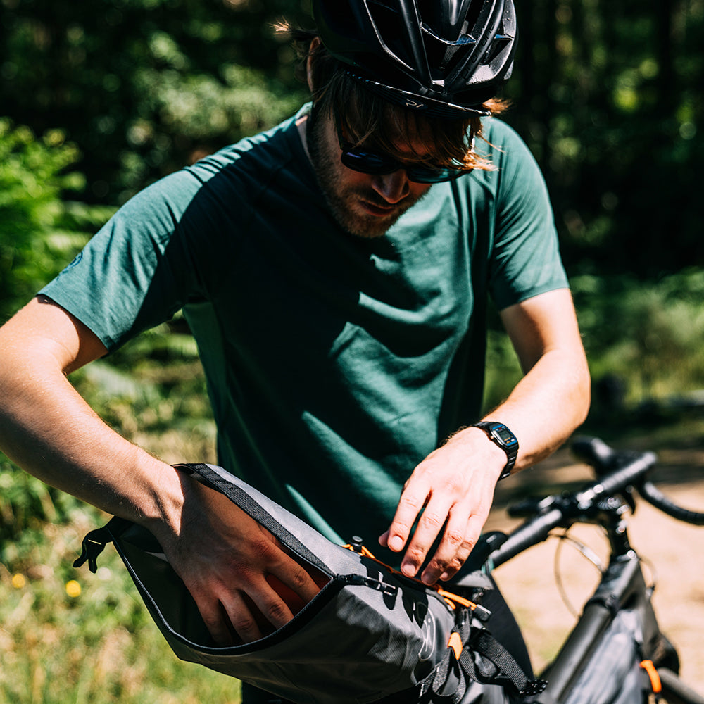 Rivelo Glen 15L Saddle Pack (Charcoal)